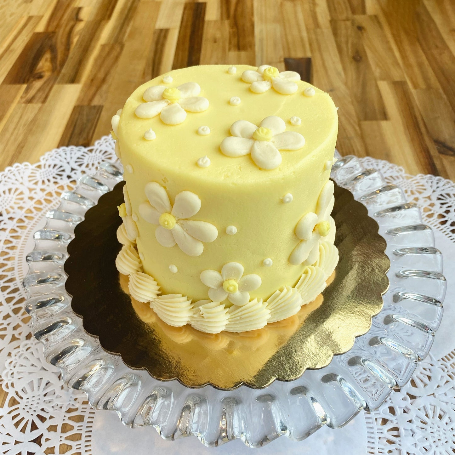 Mod Daisies- Decorated Cake
